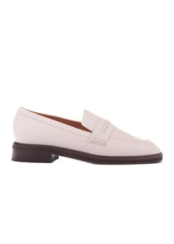Marco Shoes Loafersy Charlize białe ze sklepu ButyModne.pl w kategorii Mokasyny damskie - zdjęcie 170513483