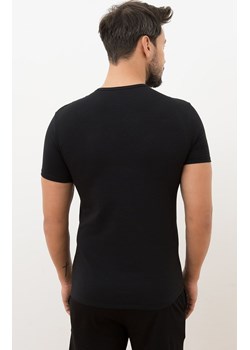 Czarna koszulka męska na krótki rękaw w serek Ikar, Kolor czarny, Rozmiar M, Italian Fashion ze sklepu Primodo w kategorii T-shirty męskie - zdjęcie 170514102