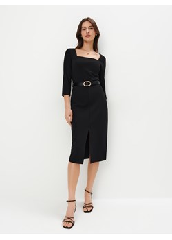 Mohito - Czarna sukienka midi z paskiem - czarny ze sklepu Mohito w kategorii Sukienki - zdjęcie 170524511