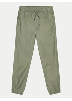 Gap Spodnie materiałowe 707988-01 Zielony Regular Fit ze sklepu MODIVO w kategorii Spodnie chłopięce - zdjęcie 170525693