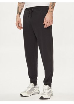 Gap Spodnie dresowe 868463-03 Czarny Regular Fit ze sklepu MODIVO w kategorii Spodnie męskie - zdjęcie 170525820