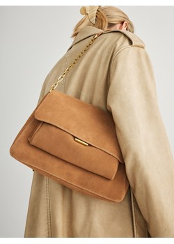 Reserved - Zamszowa torebka na ramię - musztardowy ze sklepu Reserved w kategorii Torebki damskie - zdjęcie 170537901