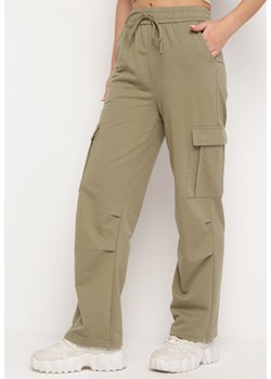 Ciemnozielone Bawełniane Spodnie z Gumką w Pasie i Naszytymi Kieszeniami Selpa ze sklepu Born2be Odzież w kategorii Spodnie damskie - zdjęcie 170542463