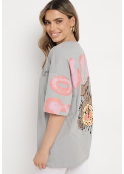 Szary Bawełniany T-shirt o Fasonie Oversize z Nadrukiem Misia Nellene ze sklepu Born2be Odzież w kategorii Bluzki damskie - zdjęcie 170542640