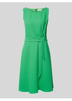 Sukienka koktajlowa z wiązanym paskiem ze sklepu Peek&Cloppenburg  w kategorii Sukienki - zdjęcie 170563112