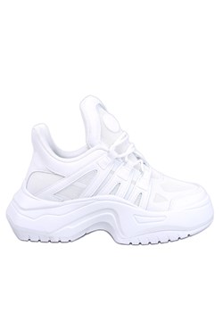 Sneakersy na koturnie Nuthall White białe ze sklepu ButyModne.pl w kategorii Buty sportowe damskie - zdjęcie 170563304
