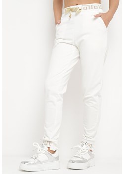 Białe Spodnie Dresowe z Ozdobną Gumką w Pasie i Kieszeniami Nelpomene ze sklepu Born2be Odzież w kategorii Spodnie damskie - zdjęcie 170571301