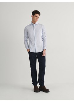 Reserved - Koszula slim z drobnym printem - jasnoniebieski ze sklepu Reserved w kategorii Koszule męskie - zdjęcie 170573441