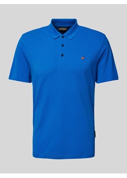 Koszulka polo o kroju slim fit z wyhaftowanym logo model ‘EALIS’ ze sklepu Peek&Cloppenburg  w kategorii T-shirty męskie - zdjęcie 170573873