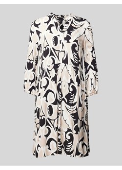 Sukienka o długości do kolan z nadrukiem na całej powierzchni ze sklepu Peek&Cloppenburg  w kategorii Sukienki - zdjęcie 170574130