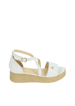 Białe sandałki na niskiej koturnie ze sklepu Laura Messi w kategorii Sandały damskie - zdjęcie 170575512