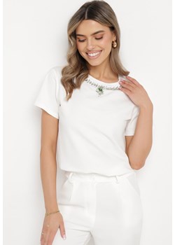 Biały T-shirt z Okrągłym Dekoltem Ozdobionym Kryształkami i Cyrkoniami Tirisa ze sklepu Born2be Odzież w kategorii Bluzki damskie - zdjęcie 170580430