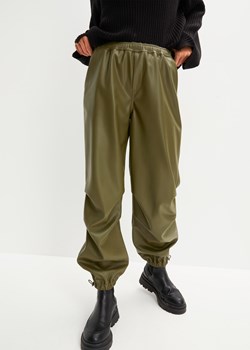 Spodnie ze sztucznej skóry ze sklepu bonprix w kategorii Spodnie damskie - zdjęcie 170605690