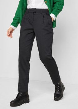 Spodnie bawełniane z zakładkami poniżej talii ze sklepu bonprix w kategorii Spodnie damskie - zdjęcie 170610493