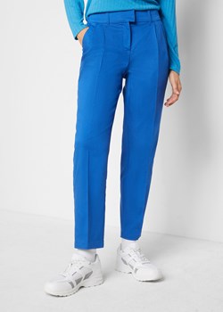 Spodnie bawełniane z zakładkami poniżej talii ze sklepu bonprix w kategorii Spodnie damskie - zdjęcie 170610494