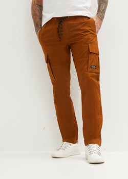 Spodnie bojówki z gumką w talii Regular Fit Straight ze sklepu bonprix w kategorii Spodnie męskie - zdjęcie 170612141