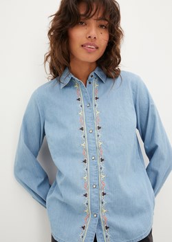 Bluzka dżinsowa oversized z haftem ze sklepu bonprix w kategorii Koszule damskie - zdjęcie 170613470