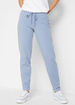 Miękkie spodnie sportowe z wywiniętymi nogawkami ze sklepu bonprix w kategorii Spodnie damskie - zdjęcie 170615280