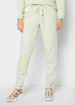 Miękkie spodnie sportowe z wywiniętymi nogawkami ze sklepu bonprix w kategorii Spodnie damskie - zdjęcie 170615281