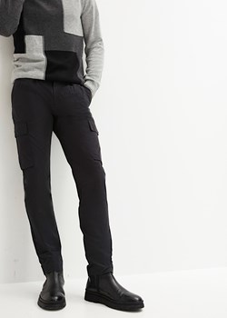 Spodnie bojówki Regular Fit, z zakładkami poniżej paska w talii, Tapered ze sklepu bonprix w kategorii Spodnie męskie - zdjęcie 170615622