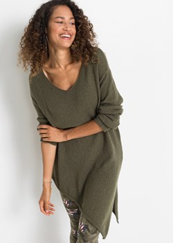 Sweter z asymetryczną linią dołu ze sklepu bonprix w kategorii Swetry damskie - zdjęcie 170619000