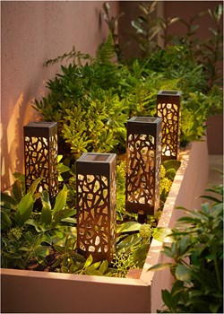 Ozdoba ogrodowa  solarna LED Ornamenty, wbijana w ziemię (4 części) ze sklepu bonprix w kategorii Oświetlenie ogrodowe - zdjęcie 170622330