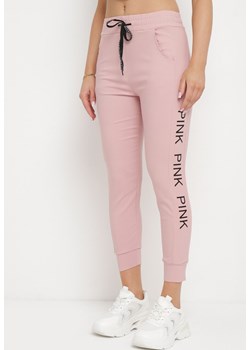 Różowe Spodnie Bawełniane z Ozdobnymi Napisami Wyższy Stan Storja ze sklepu Born2be Odzież w kategorii Spodnie damskie - zdjęcie 170628203