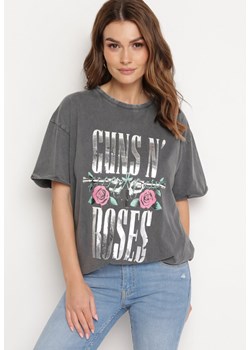 Szary T-shirt z Bawełny z Napisem Guns N' Roses Pocamona ze sklepu Born2be Odzież w kategorii Bluzki damskie - zdjęcie 170628424