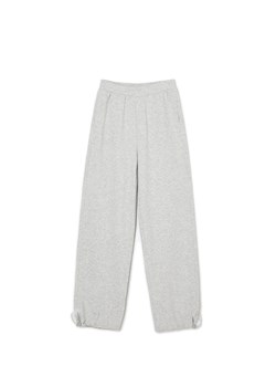 Cropp - Szare dresowe joggery - jasny szary ze sklepu Cropp w kategorii Spodnie damskie - zdjęcie 170630411