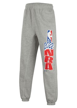 Spodnie z dzianiny dla dużych dzieci Nike NBA Team 31 Courtside - Szary ze sklepu Nike poland w kategorii Spodnie chłopięce - zdjęcie 170635242