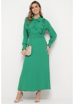 Zielona Rozkloszowana Sukienka Maxi Wiązana przy Dekolcie Ozdobiona Falbankami Nuteki ze sklepu Born2be Odzież w kategorii Sukienki - zdjęcie 170646301
