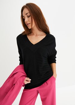 Sweter oversize w prążek ze sklepu bonprix w kategorii Swetry damskie - zdjęcie 170650621