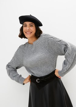 Sweter we wzór w warkocze ze sklepu bonprix w kategorii Swetry damskie - zdjęcie 170650922