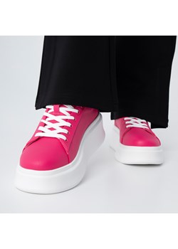 Damskie sneakersy ze skóry na grubej podeszwie klasyczne różowe ze sklepu WITTCHEN w kategorii Trampki damskie - zdjęcie 170653790