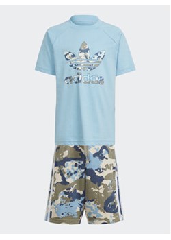 adidas Komplet t-shirt i spodenki Camo IR7810 Niebieski Regular Fit ze sklepu MODIVO w kategorii Komplety chłopięce - zdjęcie 170659440
