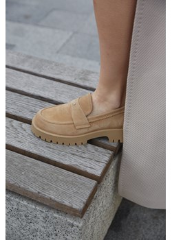 Estro: Brązowe loafersy damskie na masywnej podeszwie z weluru naturalnego ze sklepu Estro w kategorii Mokasyny damskie - zdjęcie 170665264
