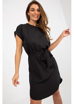 Czarna prosta sukienka z paskiem RUE PARIS ze sklepu 5.10.15 w kategorii Sukienki - zdjęcie 170683304