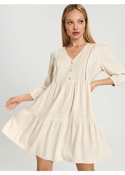 Sinsay - Sukienka mini babydoll - kremowy ze sklepu Sinsay w kategorii Sukienki - zdjęcie 170688081