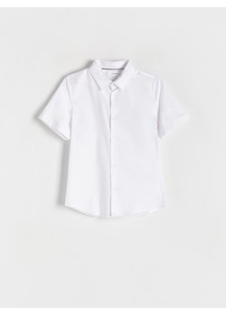Reserved - Bawełniana koszulka z kołnierzykiem - biały ze sklepu Reserved w kategorii Koszule chłopięce - zdjęcie 170694921