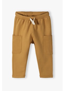 Bawełniane spodnie dresowe niemowlęce z kieszeniami ze sklepu 5.10.15 w kategorii Spodnie i półśpiochy - zdjęcie 170697640