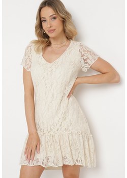 Beżowa Sukienka Mini Koronkowa z Falbanką Janelltess ze sklepu Born2be Odzież w kategorii Sukienki - zdjęcie 170701562