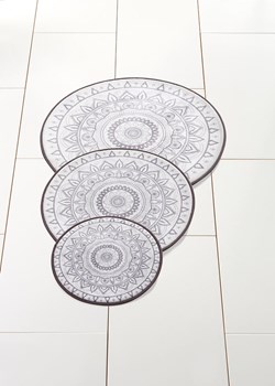 Okrągłe dywaniki łazienkowe z pianką memory ze sklepu bonprix w kategorii Dywaniki łazienkowe - zdjęcie 170707211