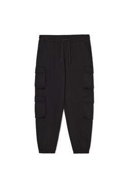 Cropp - Czarne dresowe joggery z kieszeniami cargo - czarny ze sklepu Cropp w kategorii Spodnie męskie - zdjęcie 170707461