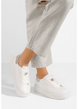 Białe sneakersy damskie Izveora V2 ze sklepu Zapatos w kategorii Półbuty damskie - zdjęcie 170715781