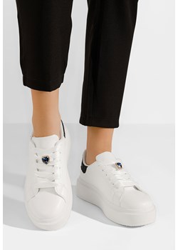 Białe sneakersy damskie Izveora V3 ze sklepu Zapatos w kategorii Trampki damskie - zdjęcie 170715782