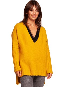 Wełniany sweter z dłuższym tyłem miodowy BK083, Kolor miodowy, Rozmiar L/XL, BeWear ze sklepu Primodo w kategorii Swetry damskie - zdjęcie 170718184