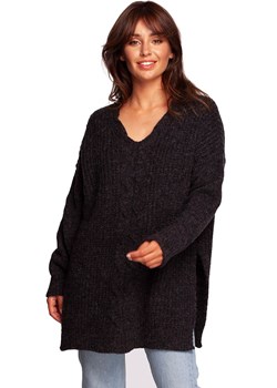 Długi wełniany sweter z dekoltem i rozcięciami antracytowy BK087, Kolor antracytowy, Rozmiar L/XL, BeWear ze sklepu Primodo w kategorii Swetry damskie - zdjęcie 170718191