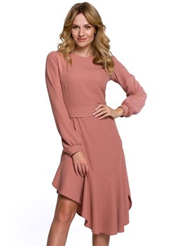 Asymetryczna sukienka z falbanką w kolorze różanym K077, Kolor różowy, Rozmiar L, makover ze sklepu Primodo w kategorii Sukienki - zdjęcie 170718254