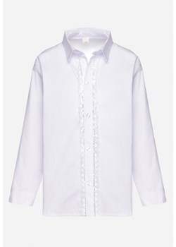 Biała Koszula Elegancka z Kołnierzykiem i Koronkową Metaliczną Lamówką Navenna ze sklepu Born2be Odzież w kategorii Koszule chłopięce - zdjęcie 170723040