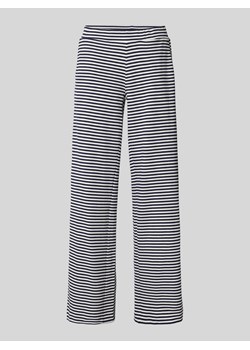 Spodnie ze wzorem w paski i elastycznym pasem ze sklepu Peek&Cloppenburg  w kategorii Spodnie damskie - zdjęcie 170729792